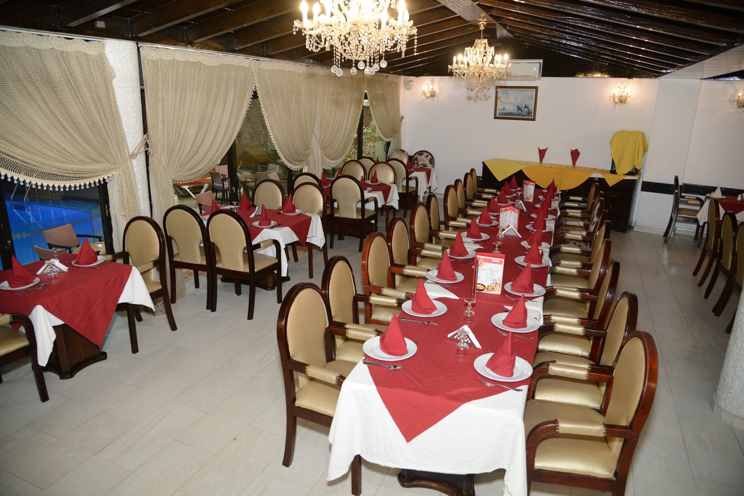 Restaurant et salon de l'Hôtel Omega