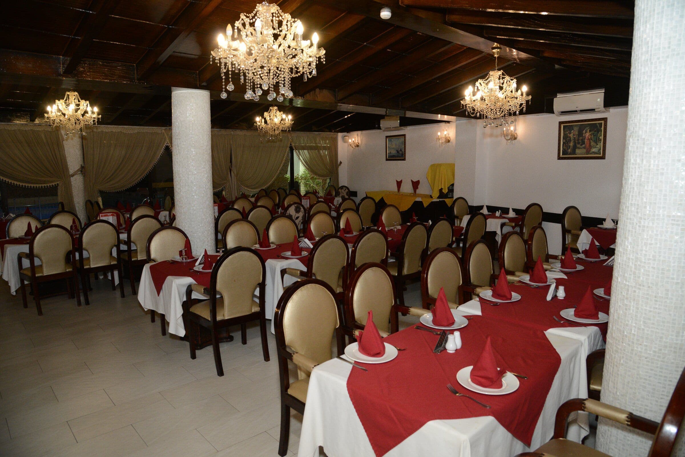 Salle du restaurant de l'Hôtel Omega